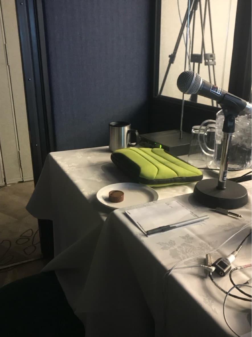 Microphone utilisé pour une réunion avec interprétation